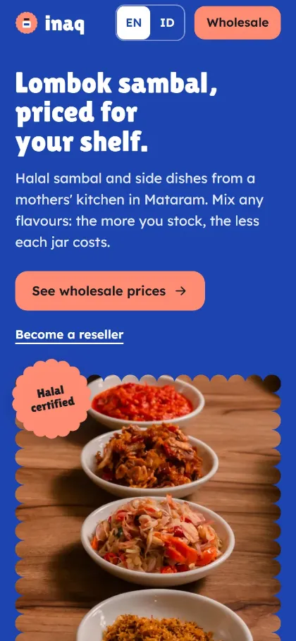 Tampilan HP demo website sambal dan lauk halal Inaq: judul Lombok sambal, priced for your shelf di latar biru, tombol EN/ID, tombol See wholesale prices, dan foto deretan mangkuk sambal dengan stiker Halal certified